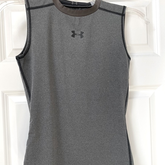 Boys under Armour sleeveless fitted shirt sz large